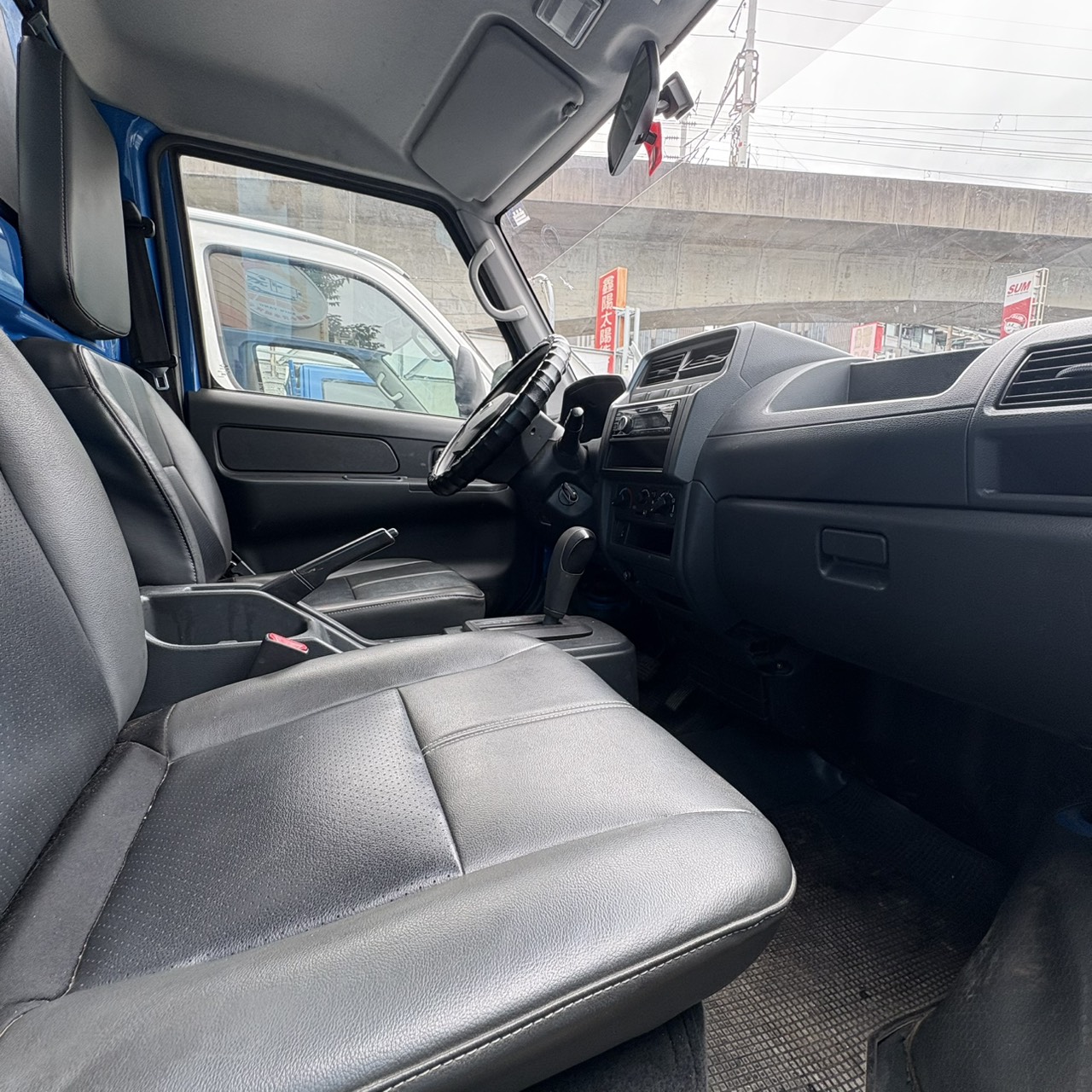 小貨車 1.95噸 - 小貨車 側面視角