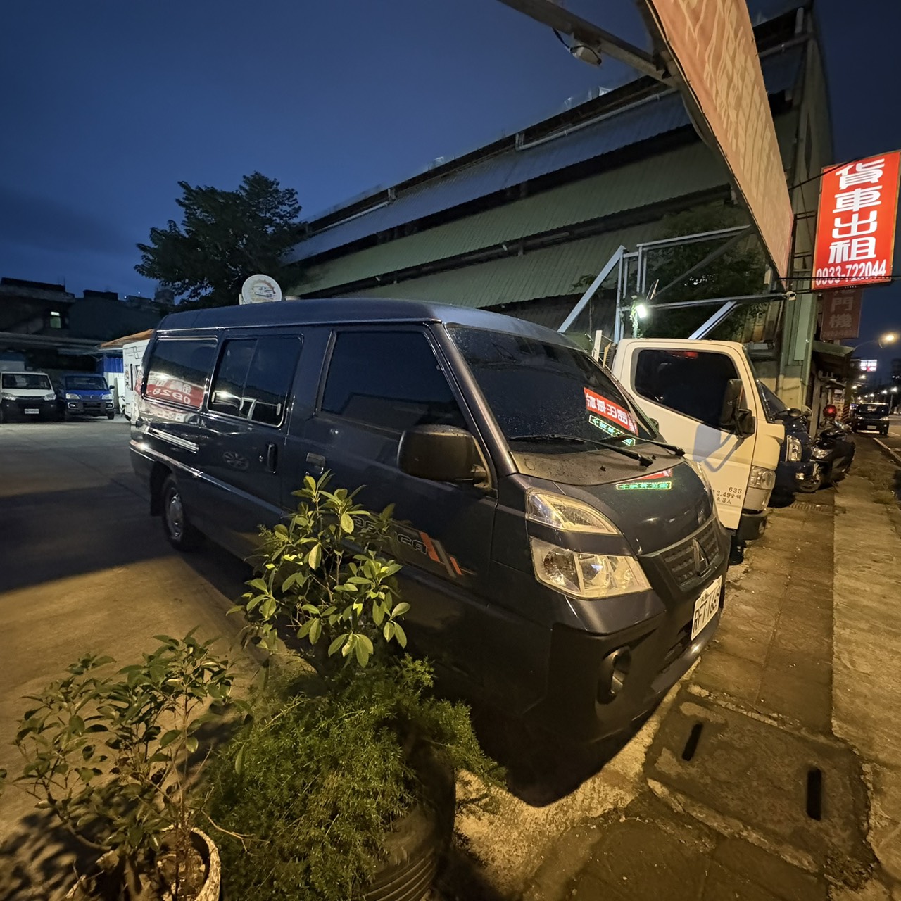 箱型車 2.7噸 - 箱型車 側面視角